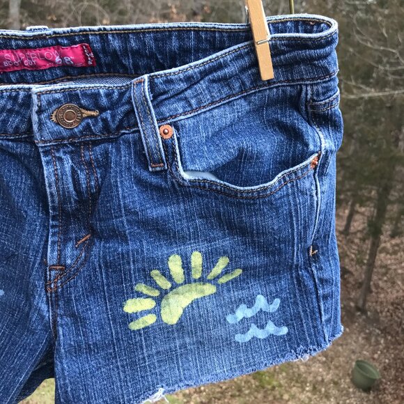 Upcycled Levi’s Superlow Denim Cutoff Jean Shorts, Painted Frayed, Size 9 Junior - Picture 9 of 9